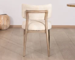 Lot de 2 chaises scandinaves en bois grisé et tissu bouclettes beige 