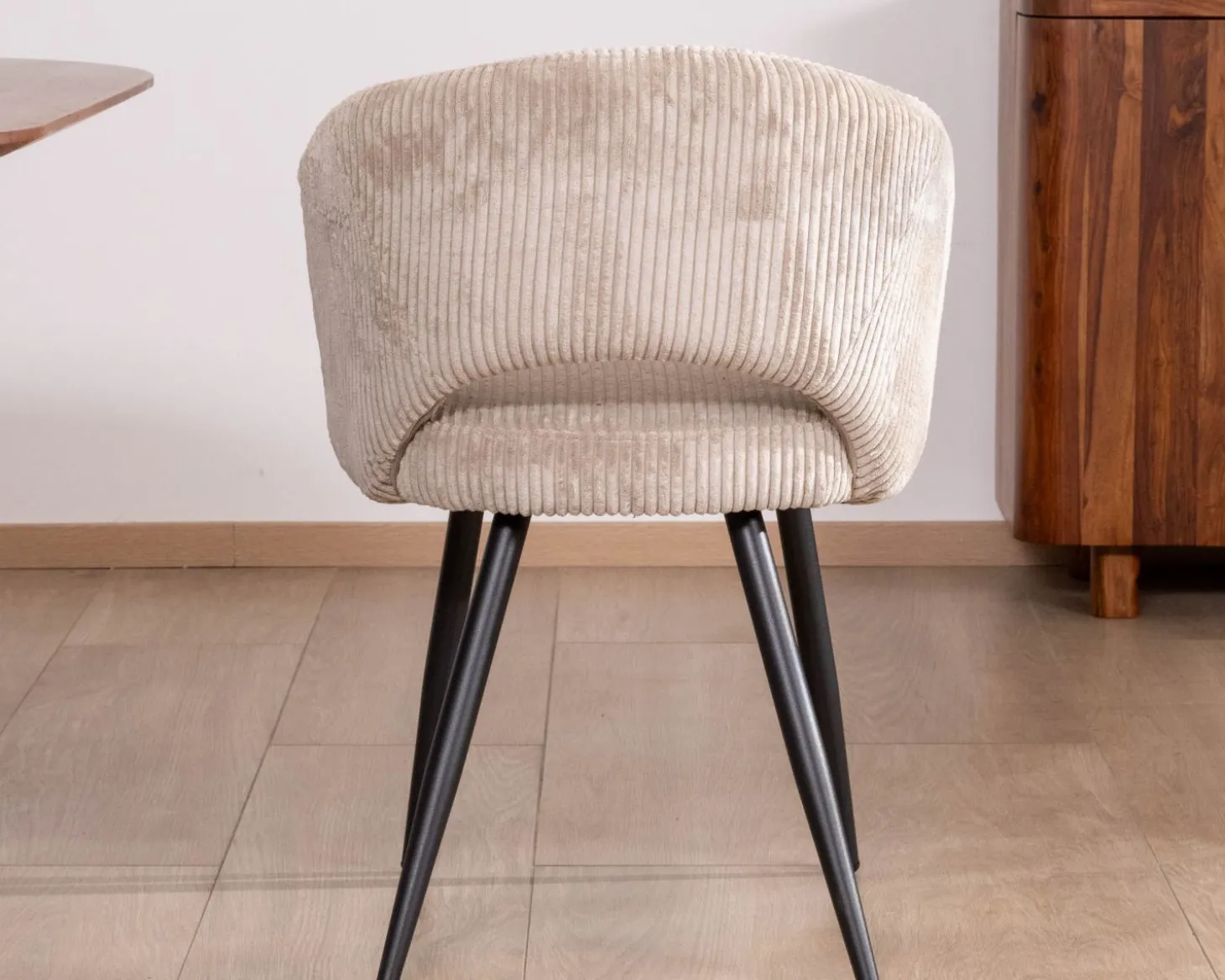 Lot de 2 chaises vintage en velours côtelé blanc cassé et pieds métal noir "Sonate"