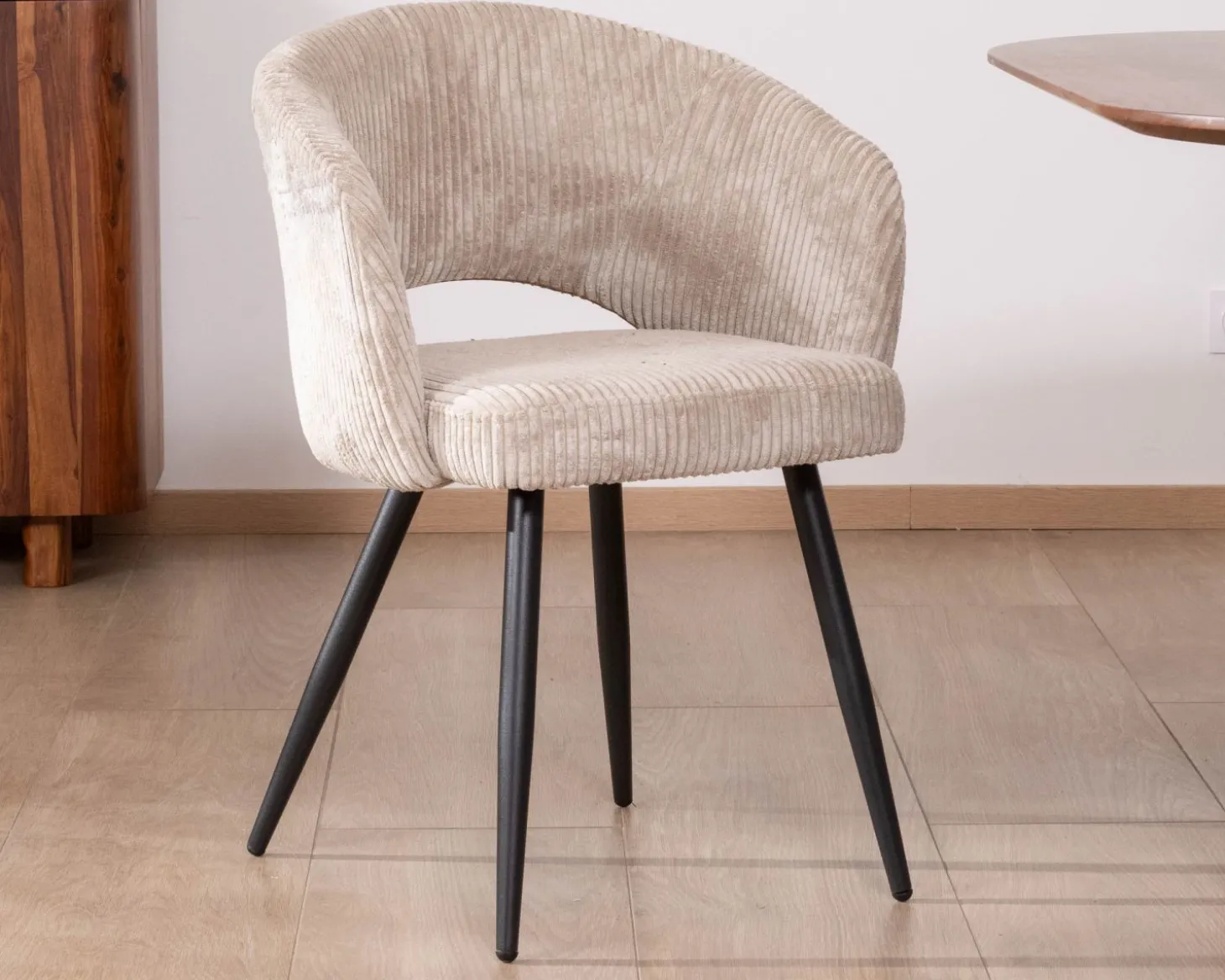 Lot de 2 chaises vintage en velours côtelé blanc cassé et pieds métal noir "Sonate"