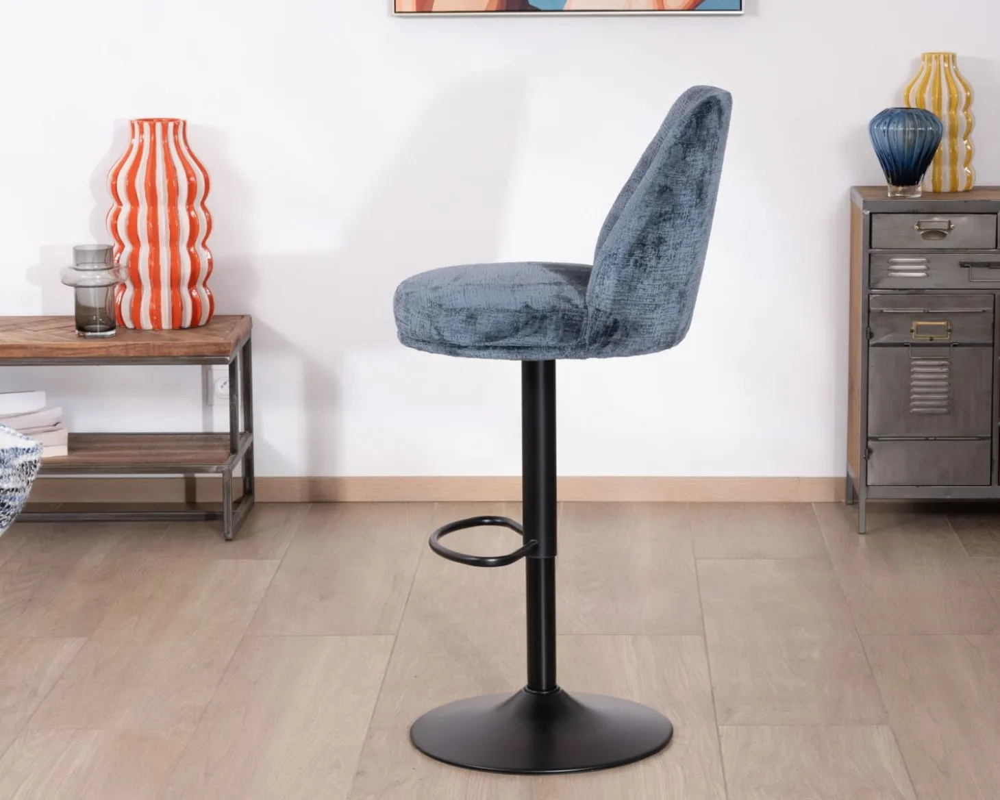 Lot de 2 confortables chaises de bar pivotantes en tissu bleu "Zoung" dossier haut