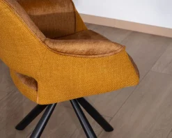 Lot de 2 fauteuils de repas pivotants et enveloppants en tissu bi texturé jaune moutarde 