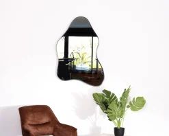 Lot de 2 miroirs forme naturelle avec encadrement en métal noir "Patras"