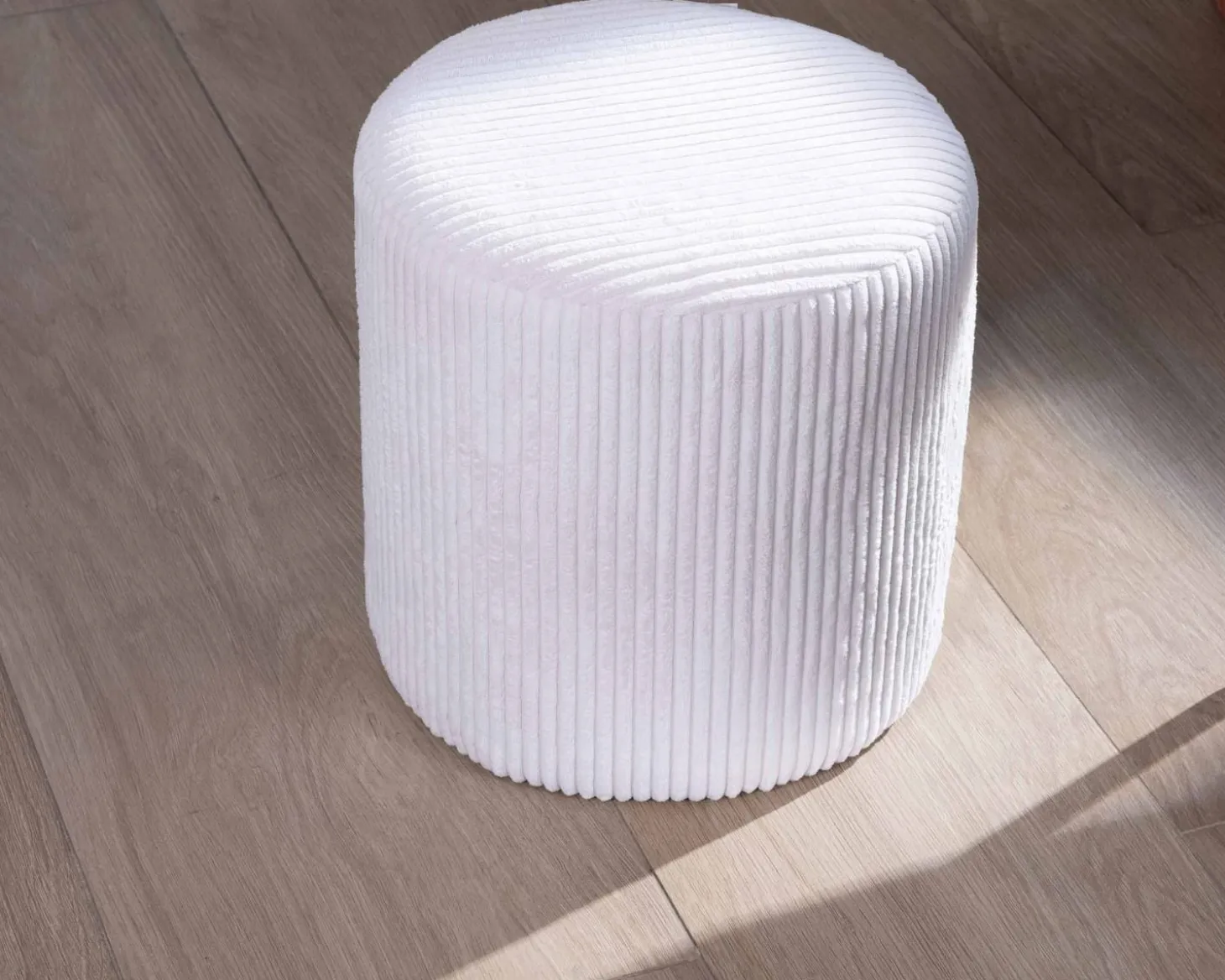 Lot de 2 petits poufs ronds en velours blanc "Snaw"