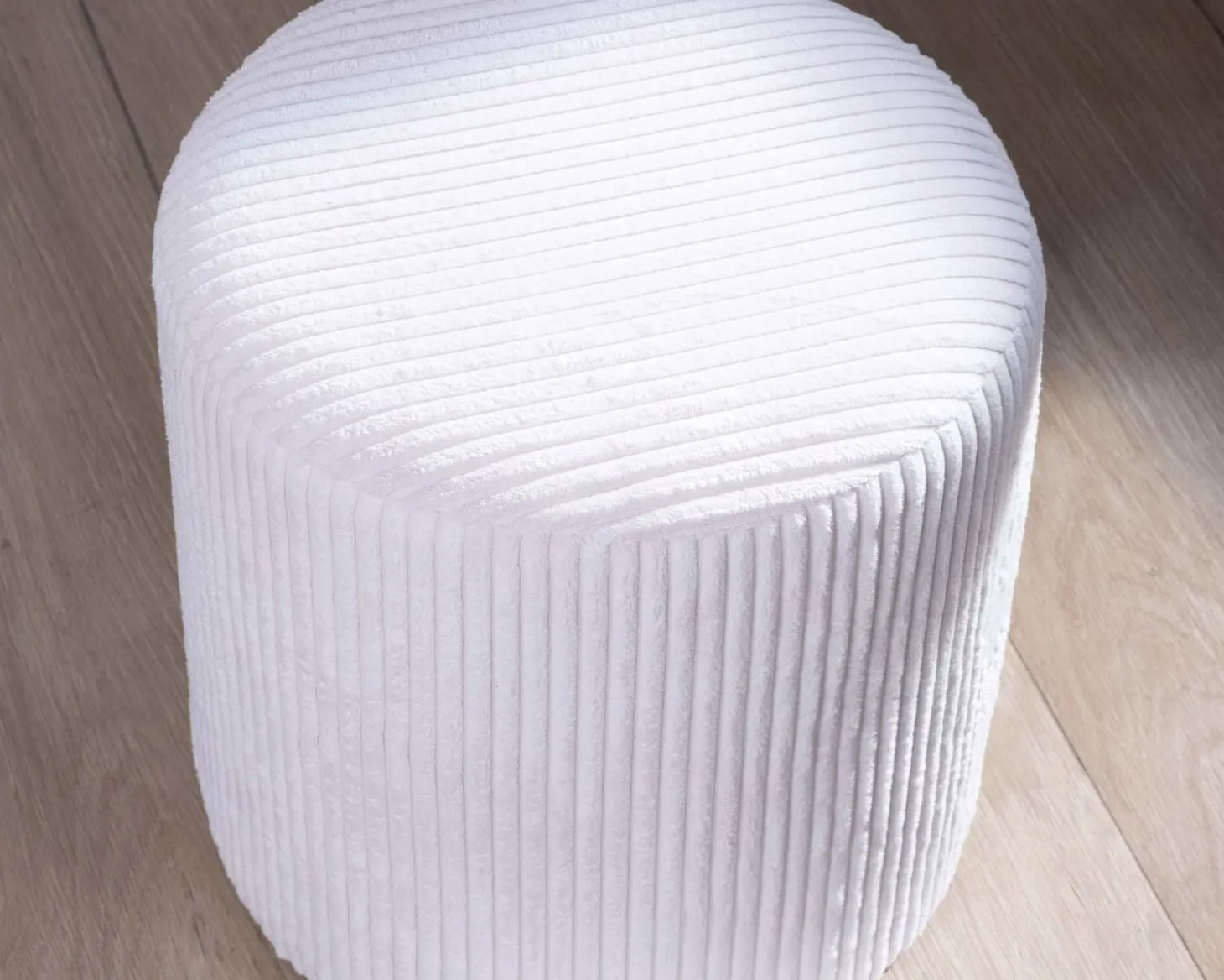 Lot de 2 petits poufs ronds en velours blanc "Snaw"