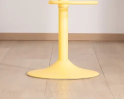 Lot de 2 tabourets en métal jaune acidulé avec assise bois