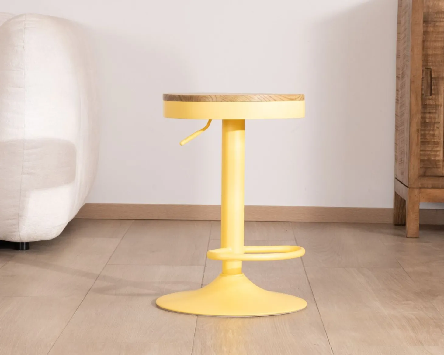 Lot de 2 tabourets en métal jaune acidulé avec assise bois "Juo" hauteur réglable