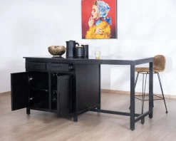 Îlot de cuisine noir avec coin repas 