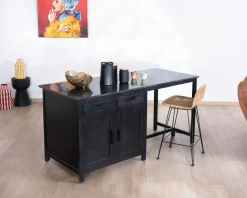 Îlot de cuisine noir avec coin repas 