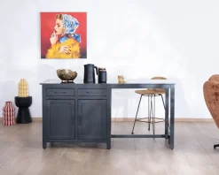 Îlot de cuisine noir avec coin repas 