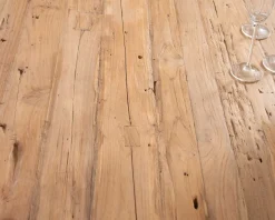 Meuble télé arrondi et façades cannelées en teck recyclé 