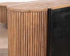 Meuble télé arrondi et façades cannelées en teck recyclé 