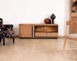 Meuble TV 145 cm contemporain en acacia avec liserés noirs 