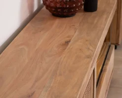 Meuble TV 145 cm contemporain en acacia avec liserés noirs 