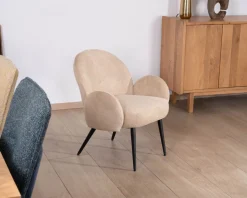 Petit fauteuil esprit scandinave en tissu duveteux beige "Luno"