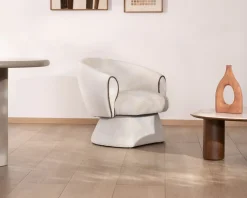 Petit fauteuil lounge en tissu bouclette blanc cassé 
