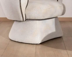 Petit fauteuil lounge en tissu bouclette blanc cassé 