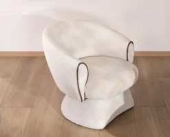 Petit fauteuil lounge en tissu bouclette blanc cassé 