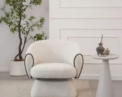 Petit fauteuil lounge en tissu bouclette blanc cassé 