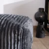 Petit pouf cubique en velours côtelé gris bleuté "Lizard"