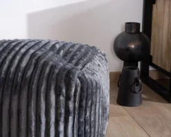 Petit pouf cubique en velours côtelé gris bleuté "Lizard"