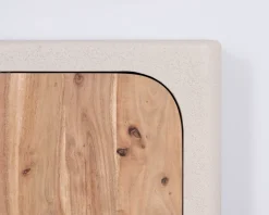 Petit rangement design en acacia naturel et finition aspect béton sablé 