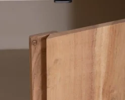 Petit rangement design en acacia naturel et finition aspect béton sablé 