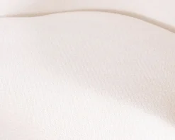 Petite chauffeuse tournante 360° en tissu chenillé blanc 