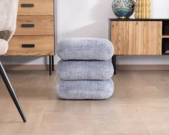 Pouf design pivotant en tissu tramé bleu glacier à reflets lumineux « Flow » esprit scandinave