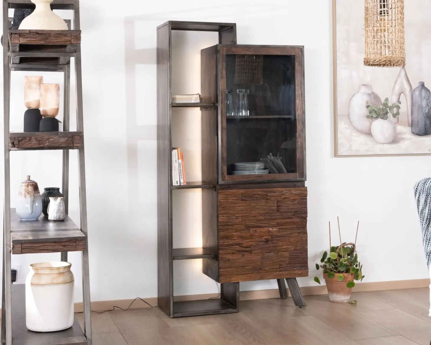 Rangement design en bois et métal "Crescendo" avec éclairage LEDs