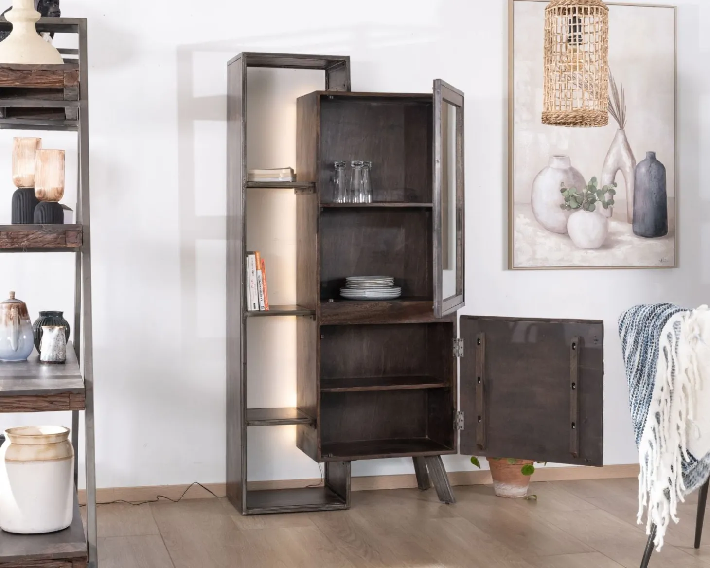 Rangement design en bois et métal "Crescendo" avec éclairage LEDs