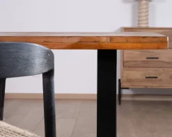Table à manger en bois recyclé et pieds métal noir en U 