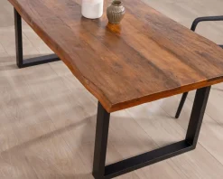 Table à manger en bois recyclé et pieds métal noir en U 