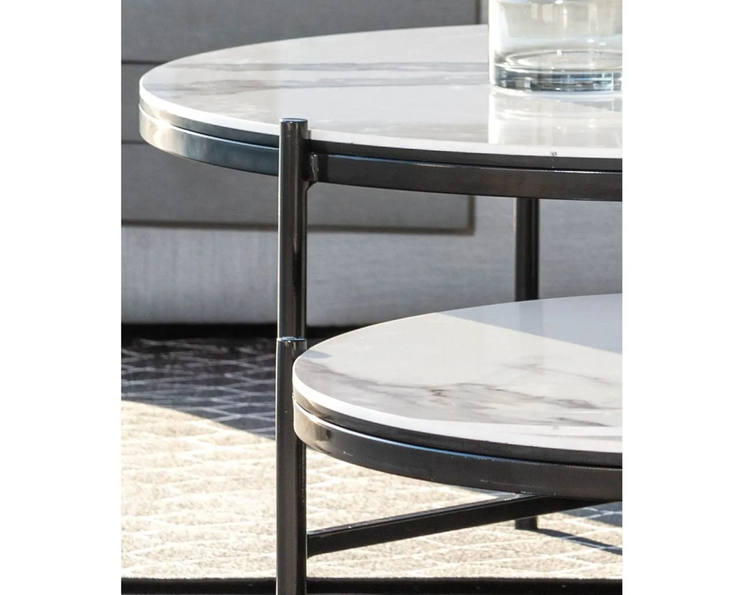 Table basse blanche et noire, céramique et alu, diam.80 "Lazy Beach"