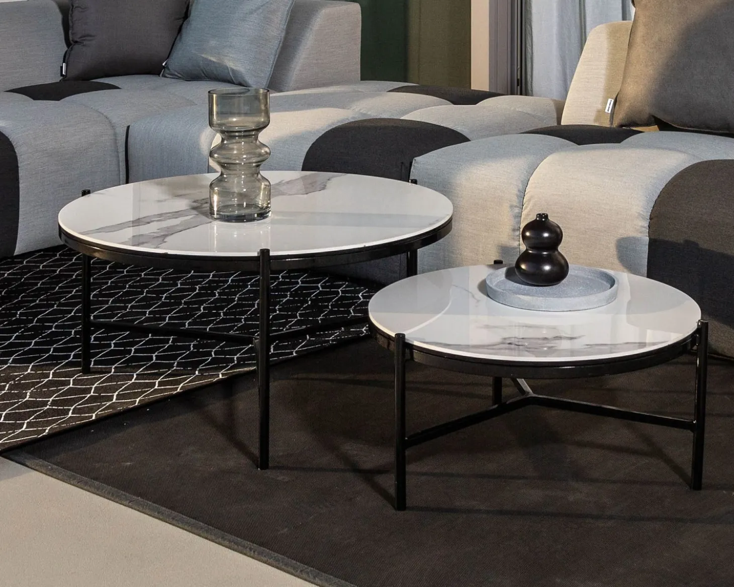 Table basse blanche et noire, céramique et alu, diam.80 "Lazy Beach"