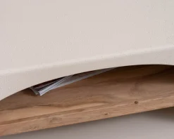 Table basse carrée design organique aspect béton sablé 
