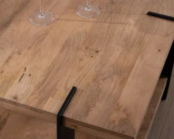 Table basse design avec double plateau carré en bois et pieds métal 