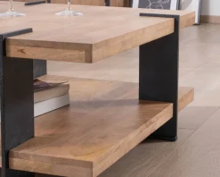 Table basse design avec double plateau carré en bois et pieds métal 