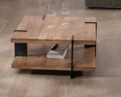 Table basse design avec double plateau carré en bois et pieds métal 