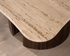 Table basse design en travertin et manguier "Archipel" avec pieds en demi-sphères