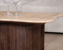 Table basse design en travertin et manguier "Archipel" avec pieds en demi-sphères