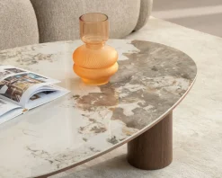 Table basse design forme organique "Oria" plateau céramique et pieds cylindres teinte noyer