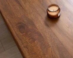 Table basse design épuré avec pieds ronds 