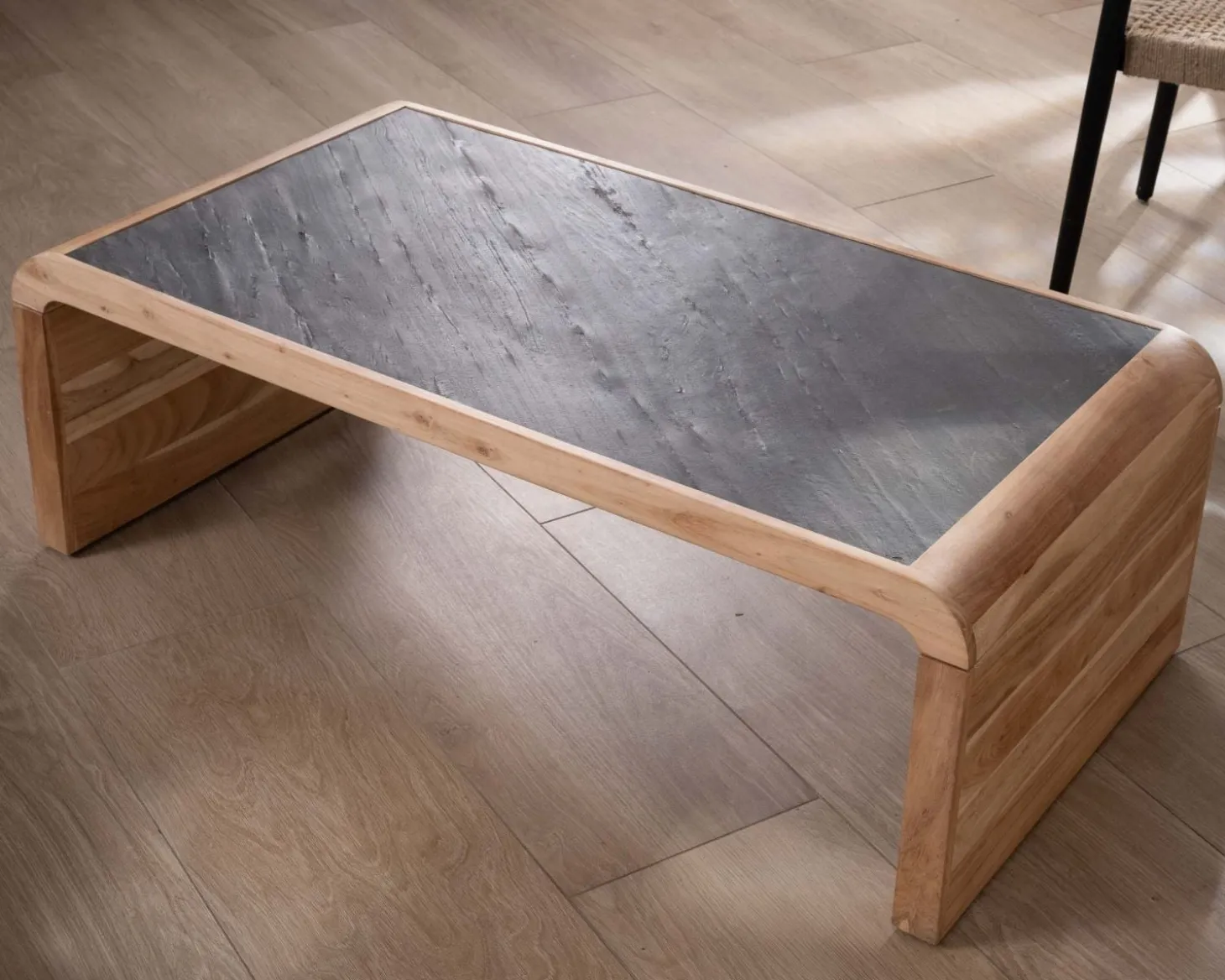 Table basse design retro avec plateau placage pierre "Pikto"