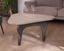 Table basse en manguier massif plateau triangulaire 