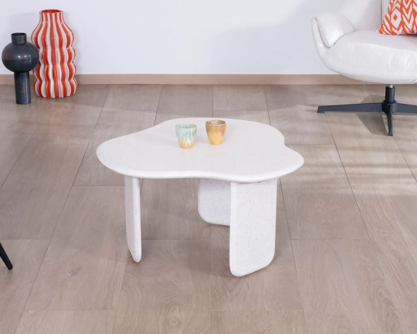 Table basse forme organique aspect terrazzo "Naura"