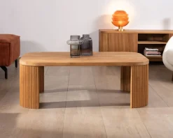 Table basse épurée avec pieds cannelés style rétro en chêne huilé 