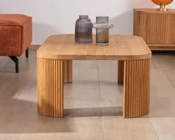 Table basse épurée avec pieds cannelés style rétro en chêne huilé 