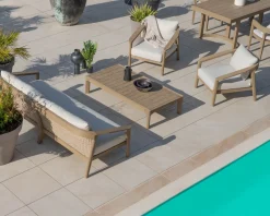Table basse spécial extérieur design épuré en teck finition naturelle sablée 
