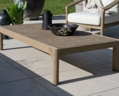 Table basse spécial extérieur design épuré en teck finition naturelle sablée 