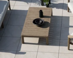 Table basse spécial extérieur design épuré en teck finition naturelle sablée 